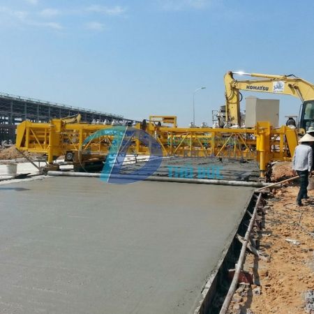 Máy rải bê tông xi măng CF1250E Máy rải bê tông xi măng CF1250E