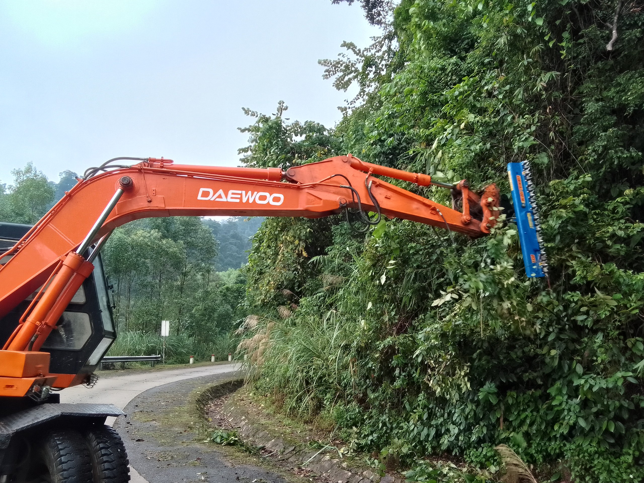 CUNG CẤP MÁY CẮT CÀNH T150 CHO CÔNG TY CỔ PHẦN QUẢN LÝ VÀ XÂY DỰNG ĐƯỜNG BỘ 472- ĐỒNG HỚI, QUẢNG BÌNH